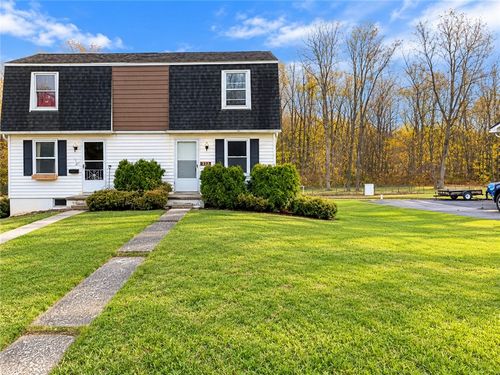 323 Owen Dr, Johnstown, PA, 15904-3513 | Card Image