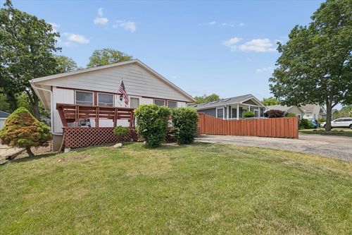 1518 Ridgeway St, Round Lake Beach, IL, 60073-2164 | Card Image