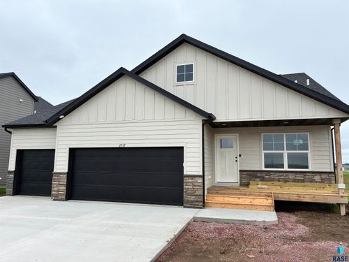 2717 S Copper Creek Ave, Sioux Falls, SD, 57110 | Card Image