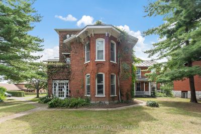 220 Dundas St W, Home with 7 bedrooms, 4 bathrooms and 5 parking in Napanee ON | Image 3