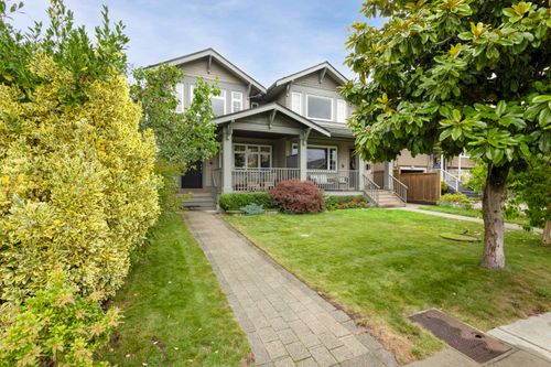 340 E 12th St, North Vancouver, BC, V7L | Card Image