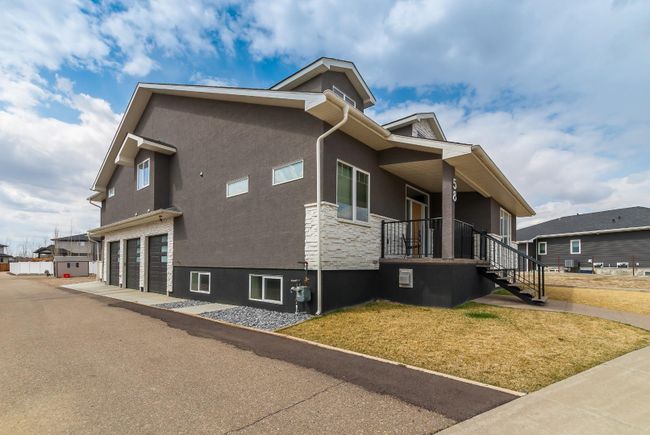 58 Somerside Gate Se, Home with 7 bedrooms, 4 bathrooms and 6 parking in Medicine Hat AB | Image 2