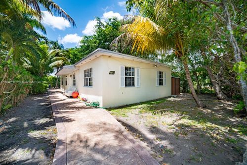 17382-17380 Ne 4th Pl, North Miami Beach, FL, 33162-1935 | Card Image