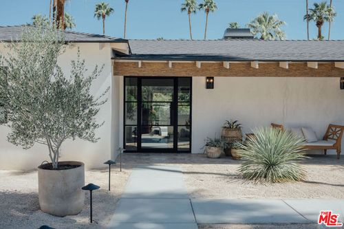 1560 S Calle Palo Fierro, Palm Springs, CA, 92264-8814 | Card Image