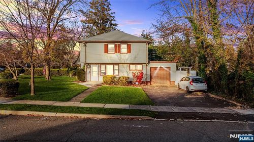 366 Forest Ave, Paramus, NJ, 07652-5518 | Card Image