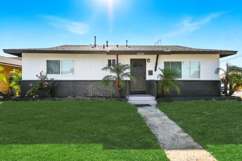 15605 Kervin Ave, Paramount, CA, 90723 | Card Image