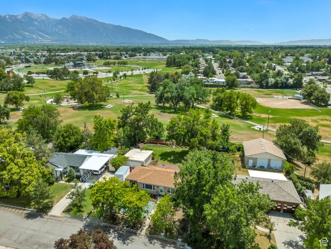 Home backs up to a huge park! | Image 15