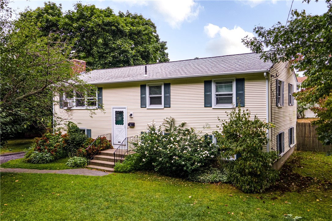 Natick Ave, Warwick, RI 02886