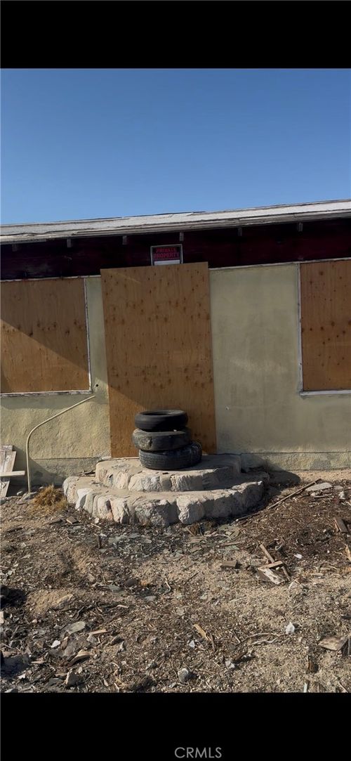 31300 235th St E, Llano, CA, 93544-1536 | Card Image