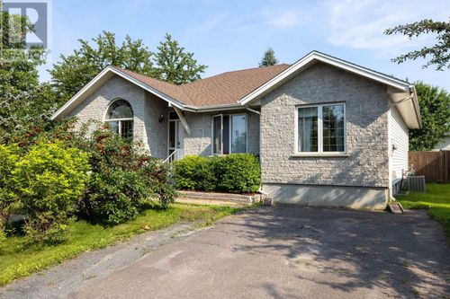 757 Porcupine Blvd, Home with 4 bedrooms, 3 bathrooms and null parking in Thunder Bay ON | Card Image