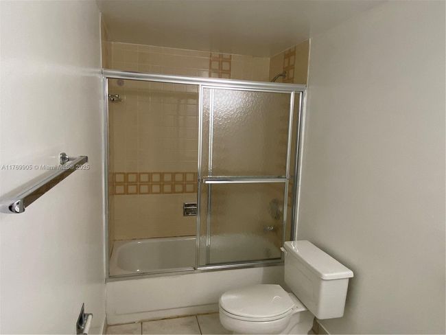 APT-1920 - 2500 Parkview Dr, Condo with 2 bedrooms, 2 bathrooms and null parking in Hallandale Beach FL | Image 11