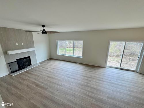 8092 Peninsula Cir, Grand Blanc, MI, 48439-7263 | Card Image