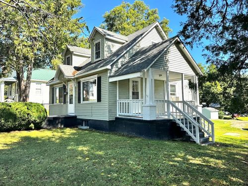 517 E Virginia Ave, Crewe, VA, 23930-2033 | Card Image