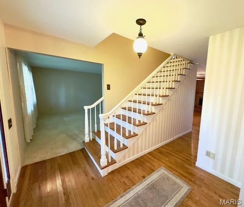 1015 Fernway Ln, Saint Louis, MO, 63141-6145 | Card Image