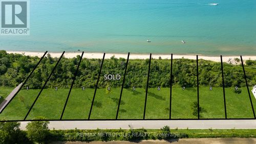 7035 Blue Coast Heights, Plympton-Wyoming (Plympton Wyoming), ON, N0N1E0 | Card Image