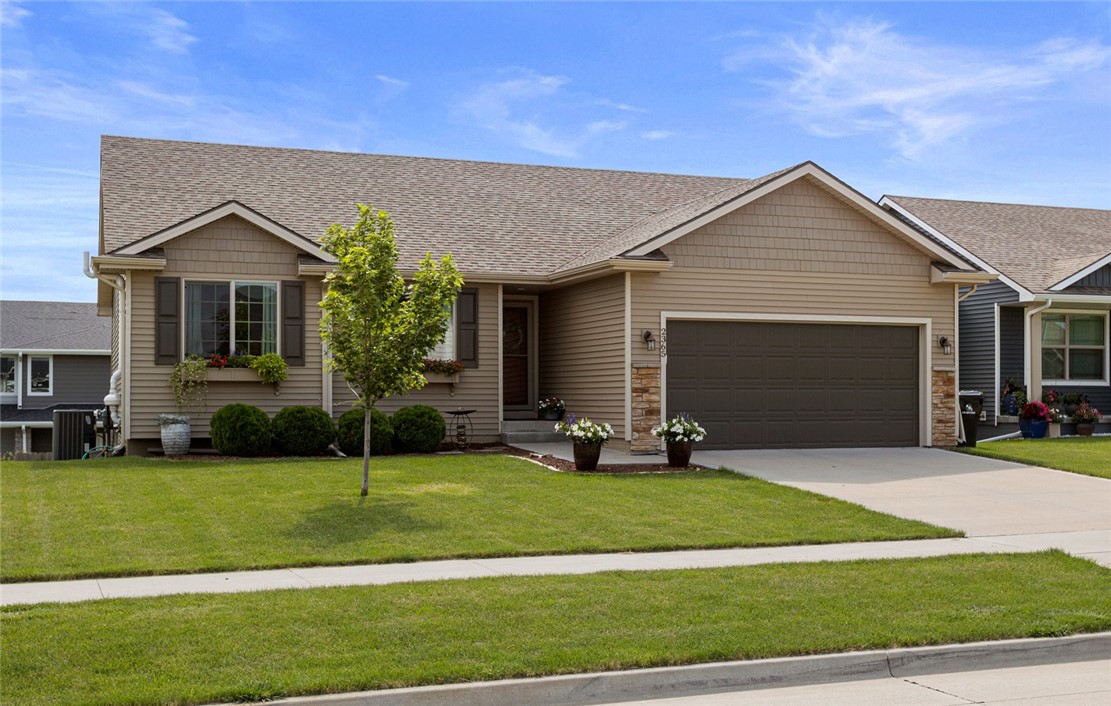 Maxwell Dr, Waukee, IA 50263