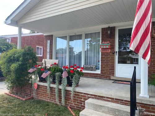 24585 Mabray Ave, Eastpointe, MI, 48021-1432 | Card Image