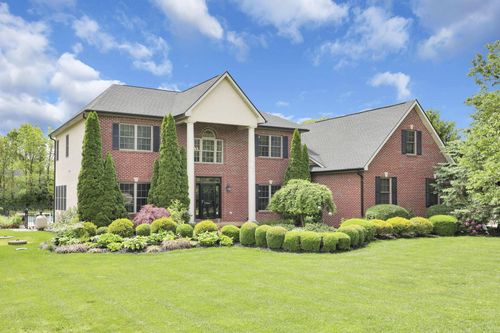 10119 Fairfield Farms Dr, Canal Winchester, OH, 43110-7907 | Card Image