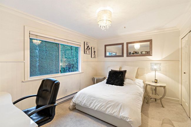 5084 Pinetree Crescent, House other with 3 bedrooms, 3 bathrooms and 4 parking in West Vancouver BC | Image 30
