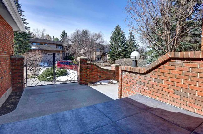 32 Patterson Crescent Sw, Home with 4 bedrooms, 3 bathrooms and 6 parking in Calgary AB | Image 48