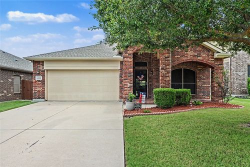 8208 Sleeping Doe Dr, Fort Worth, TX, 76179-1161 | Card Image