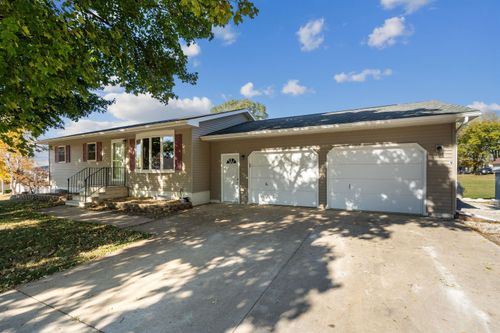 712 13th St Ne, Independence, IA, 50644-1027 | Card Image