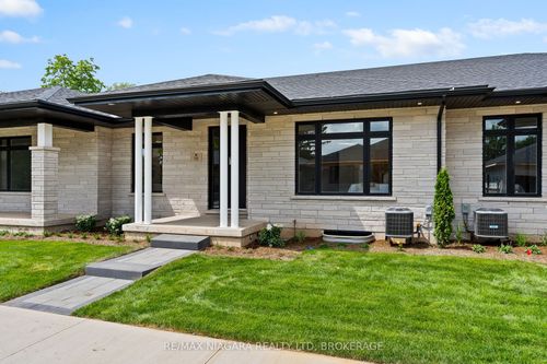 18 Accursi Cres, Niagara Falls, ON, L0S1E2 | Card Image