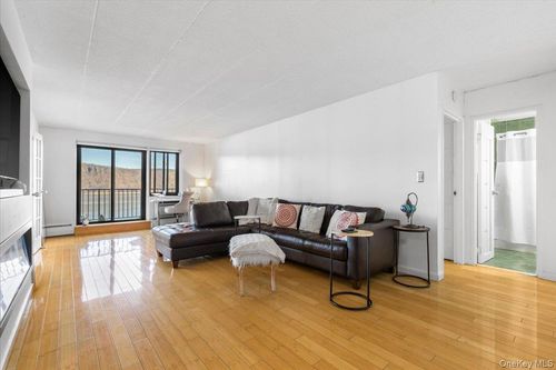 apt-304-1085 Warburton Ave, Yonkers, NY, 10701-1013 | Card Image