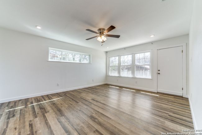 124 Herweck Dr, House other with 4 bedrooms, 3 bathrooms and null parking in Castle Hills TX | Image 14