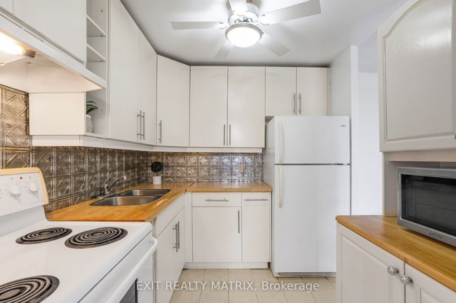 217 - 2000 Jasmine Cres, Condo with 2 bedrooms, 1 bathrooms and 1 parking in Gloucester ON | Image 6