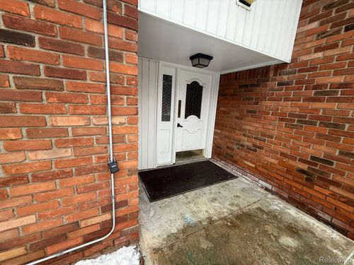 1862 Colonial Village Way, Waterford, MI, 48328-1953 | Card Image