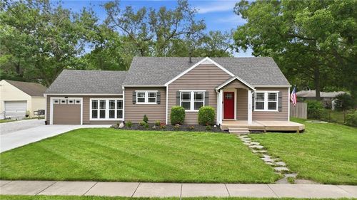 610 Pine St, Wellsville, KS, 66092-8829 | Card Image