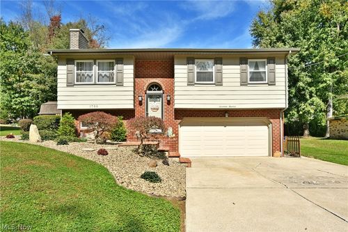 1700 Rockwood Dr, Youngstown, OH, 44505-1312 | Card Image