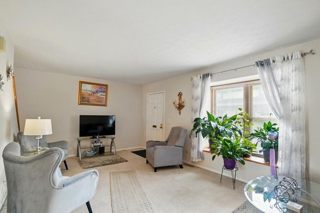 Living Room - 5775 Corinne Creek Drive, Columbus, OH 43232 | Image 7