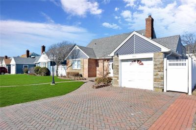 843 E Park Avenue, Home with 4 bedrooms, 2 bathrooms and null parking in Long Beach NY | Image 2