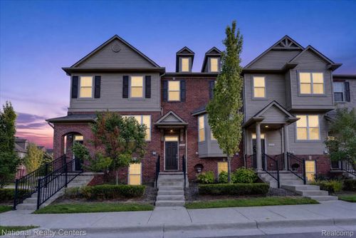 330 Glenhurst Blvd, Rochester Hills, MI, 48307-4347 | Card Image