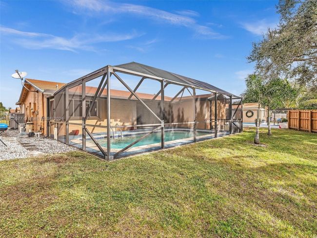 8910 Nw 7 Th Ct, House other with 3 bedrooms, 2 bathrooms and null parking in Pembroke Pines FL | Image 29