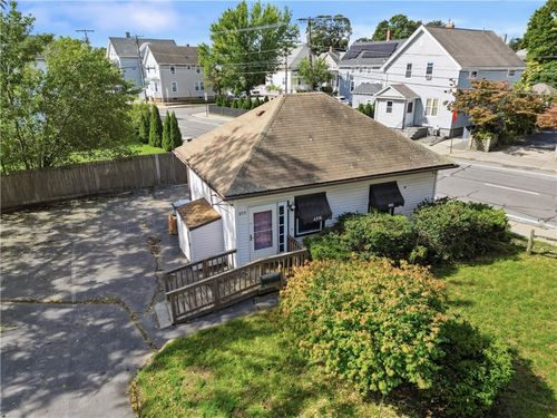 215 Waterman Ave, East Providence, RI, 02914-3524 | Card Image