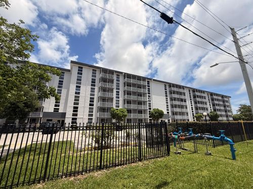 a226-16950 W Dixie Hwy, North Miami Beach, FL, 33160-3777 | Card Image