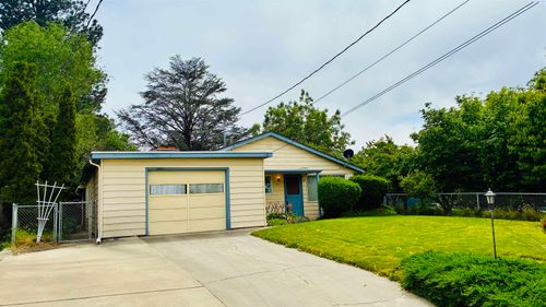 1221 Sunset Pl, Sunnyside, WA, 98944-1720 | Card Image