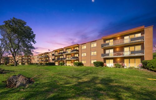 32a-940 Holbrook Road, Homewood, IL, 60430 | Card Image