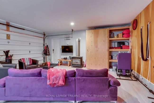 7933 Katharine Cres, House other with 2 bedrooms, 1 bathrooms and 5 parking in Port Franks ON | Image 23