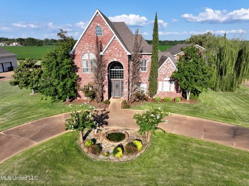 1600 River Oaks Dr, Greenwood, MS, 38930-2445 | Card Image
