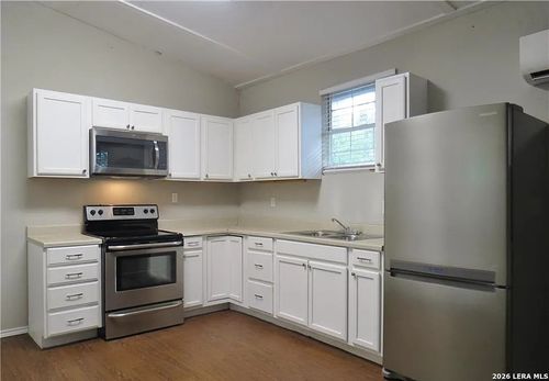 b-333 E Torrey St, New Braunfels, TX, 78130-4147 | Card Image