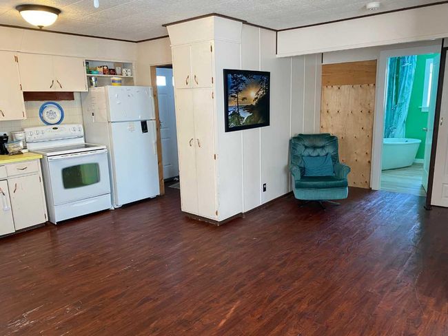 4906 47 Street, House other with 4 bedrooms, 1 bathrooms and 2 parking in Wanham AB | Image 4
