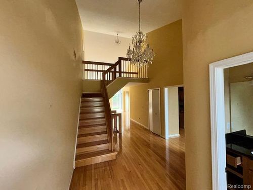 692 Brockmoor Ln, Bloomfield Hills, MI, 48304-1414 | Card Image