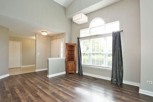 SPACIOUS LIVING & DINING AREAS!! | Image 4