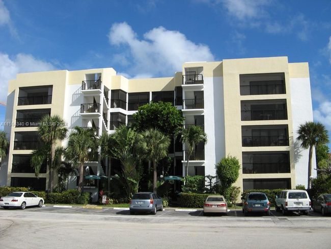 APT-503 - 520 Orton Ave, Condo with 2 bedrooms, 2 bathrooms and null parking in Fort Lauderdale FL | Image 5