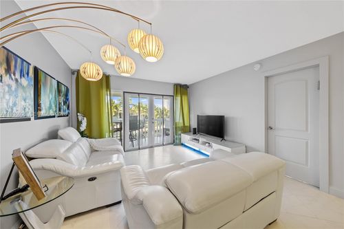 apt-310-470 Paradise Isle Blvd, Hallandale Beach, FL, 33009-5871 | Card Image