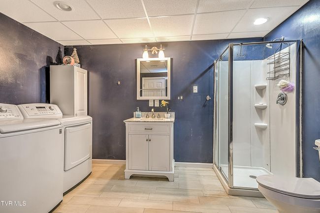 517 W Glade St, House other with 3 bedrooms, 3 bathrooms and null parking in Glade Spring VA | Image 38